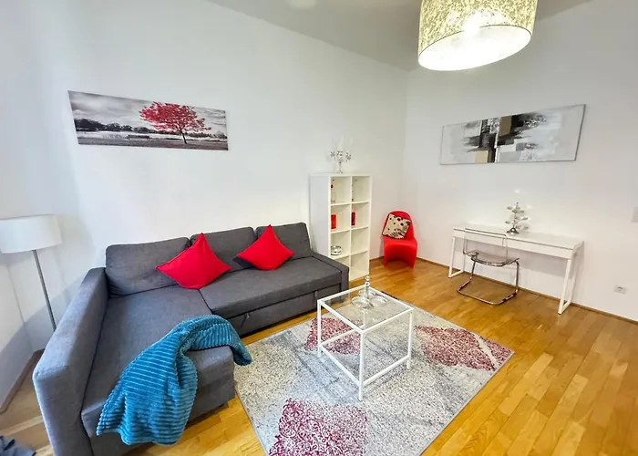 Charming Flat & Balcony Near Station L Bg5