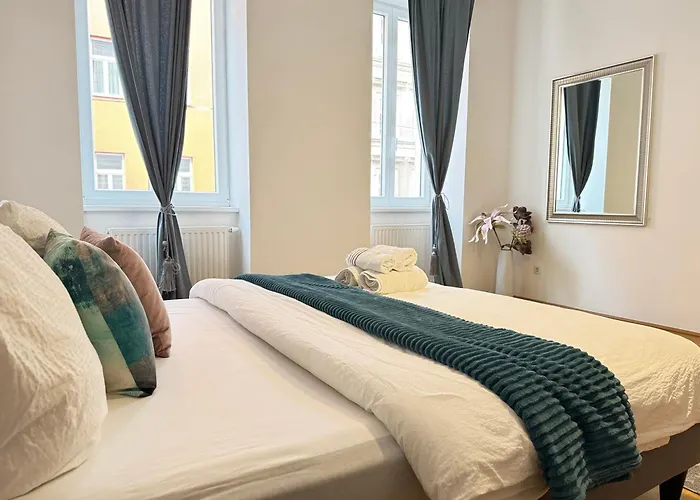 Charming Flat & Balcony Near Station L Bg5 Apartment *