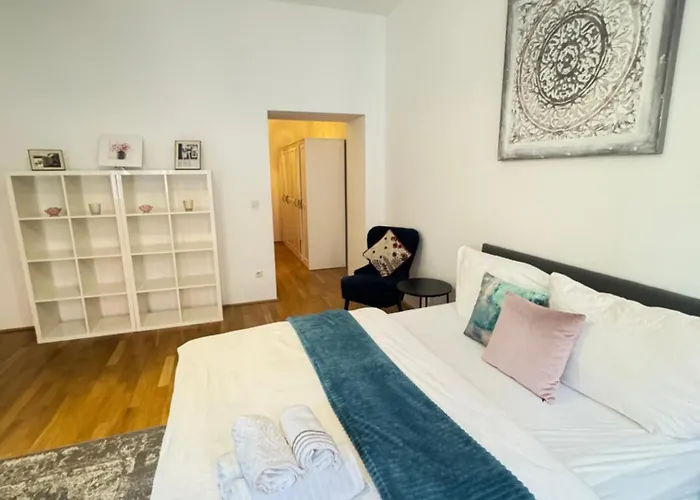 Apartment Charming Flat & Balcony Near Station L Bg5