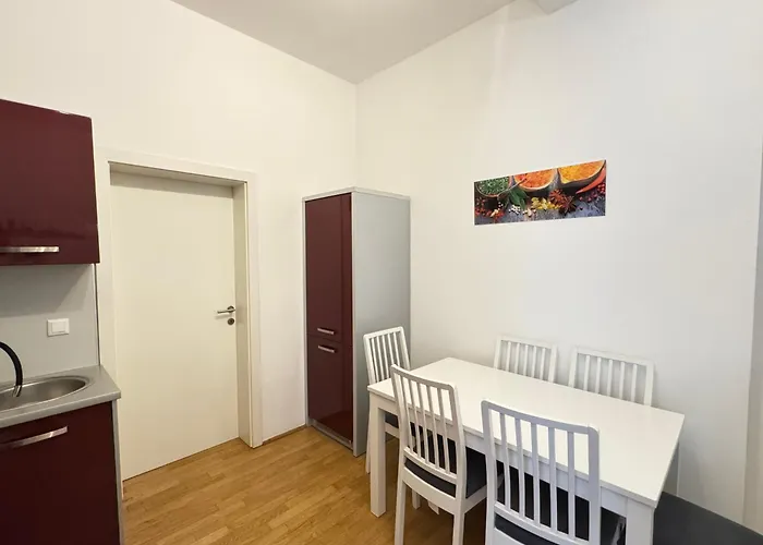 Charming Flat & Balcony Near Station L Bg5