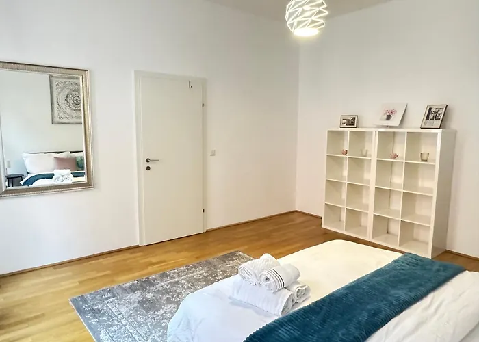 Charming Flat & Balcony Near Station L Bg5